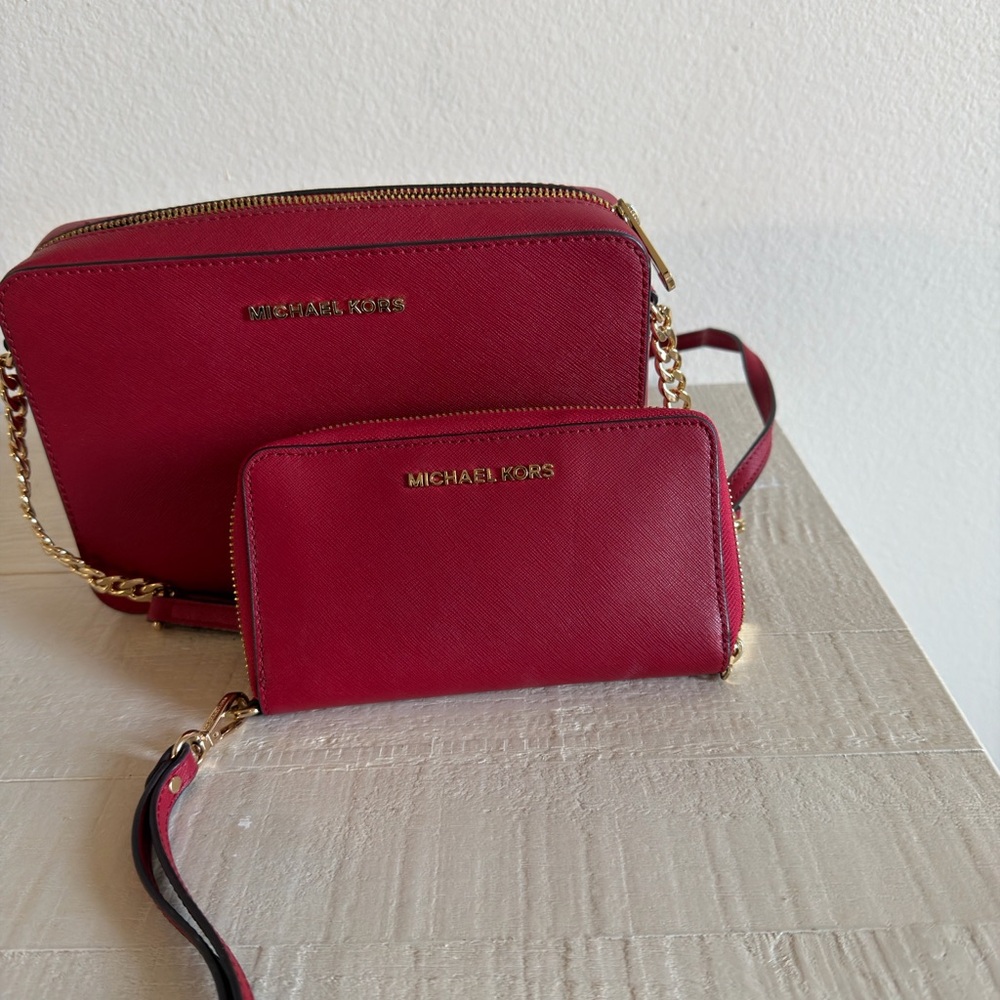 Michael Kors Burgundy Crossbody Bag with Gold Chain - Picture 4 of 5